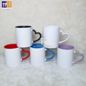 Caneca porcelana alça coração - varias cores