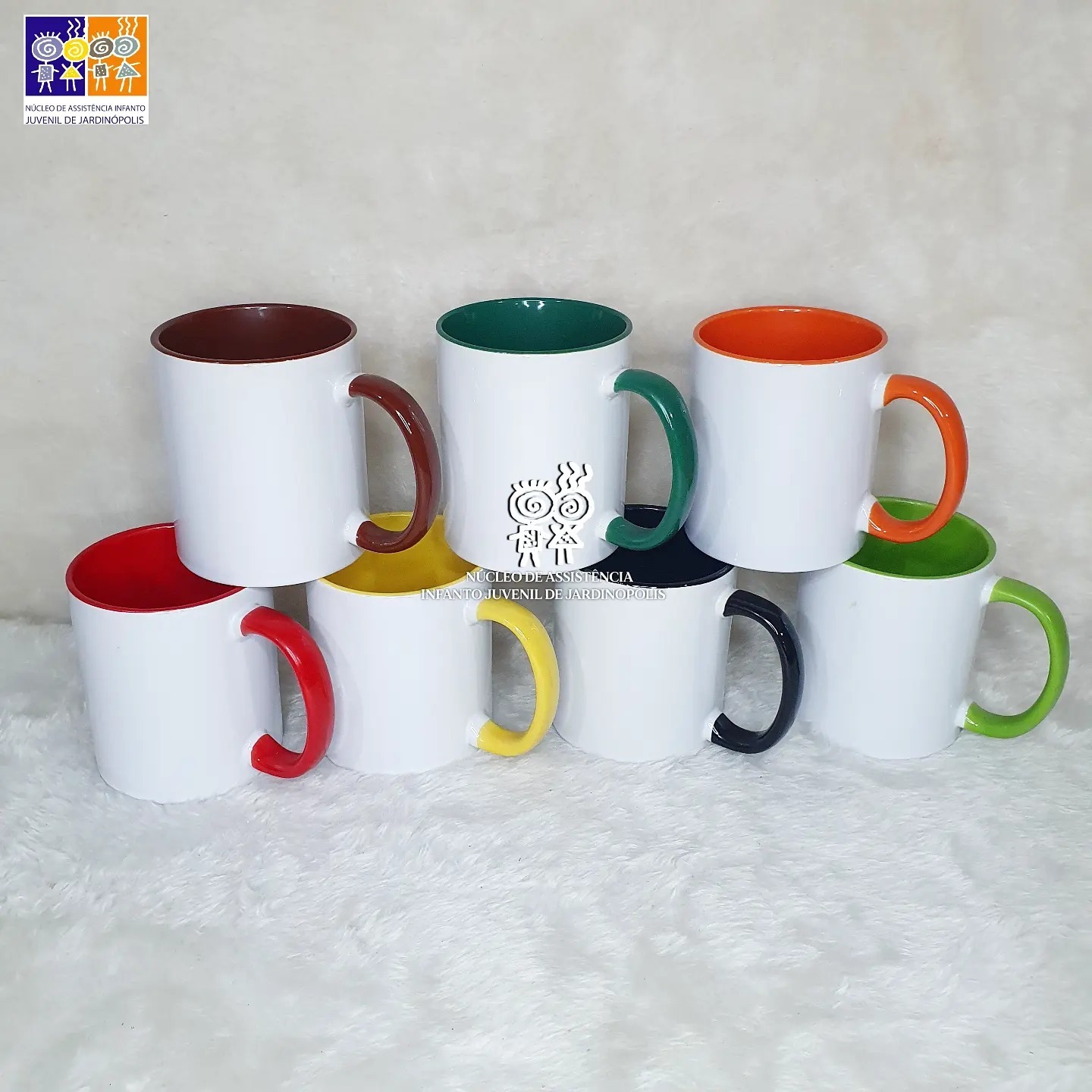 Caneca porcelana alça e interior colorido - varias cores
